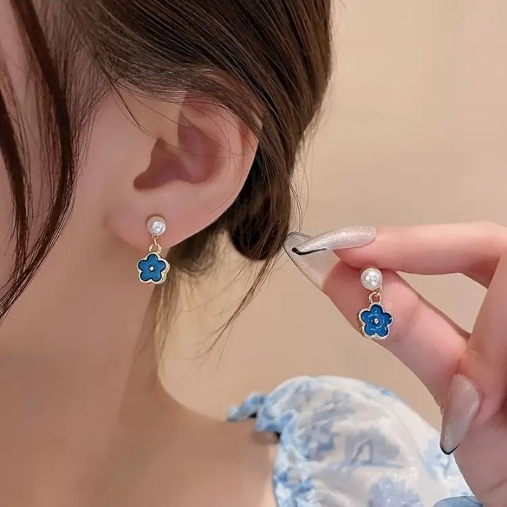 ✨🆕✨ Elegant Darling Blue Floral Pearl Stud Earrings - Gold Plated Post ✨
